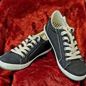 Täōs Brand ladies shoe